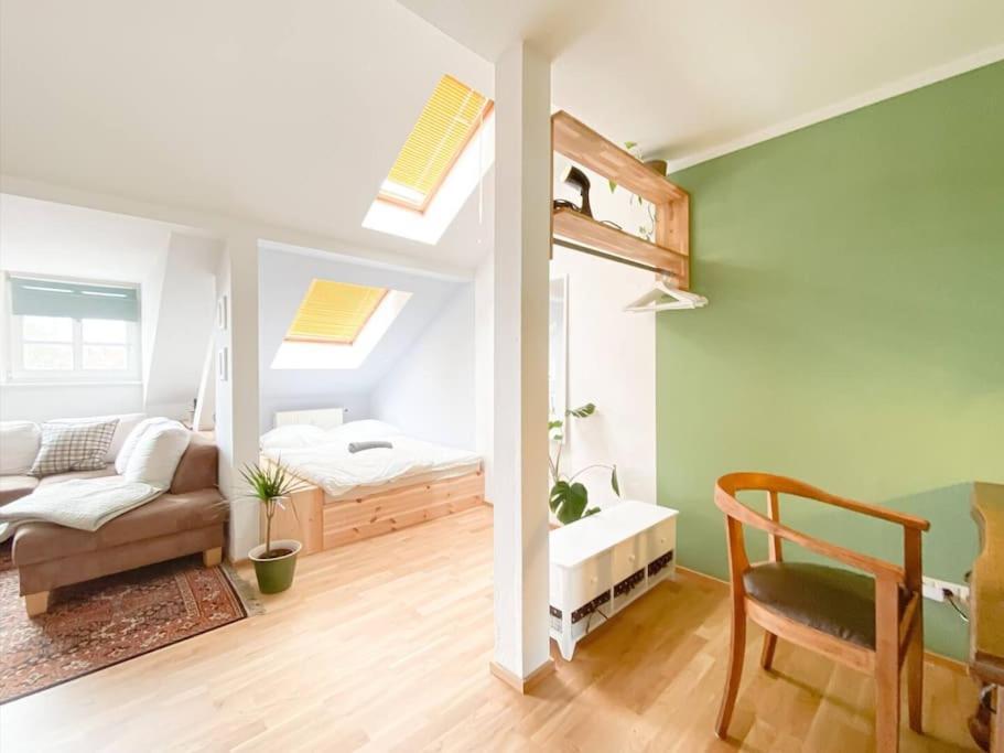 Schoene Ferienwohnung Mit Blick Ueber Stadtwald Leipzig Bagian luar foto