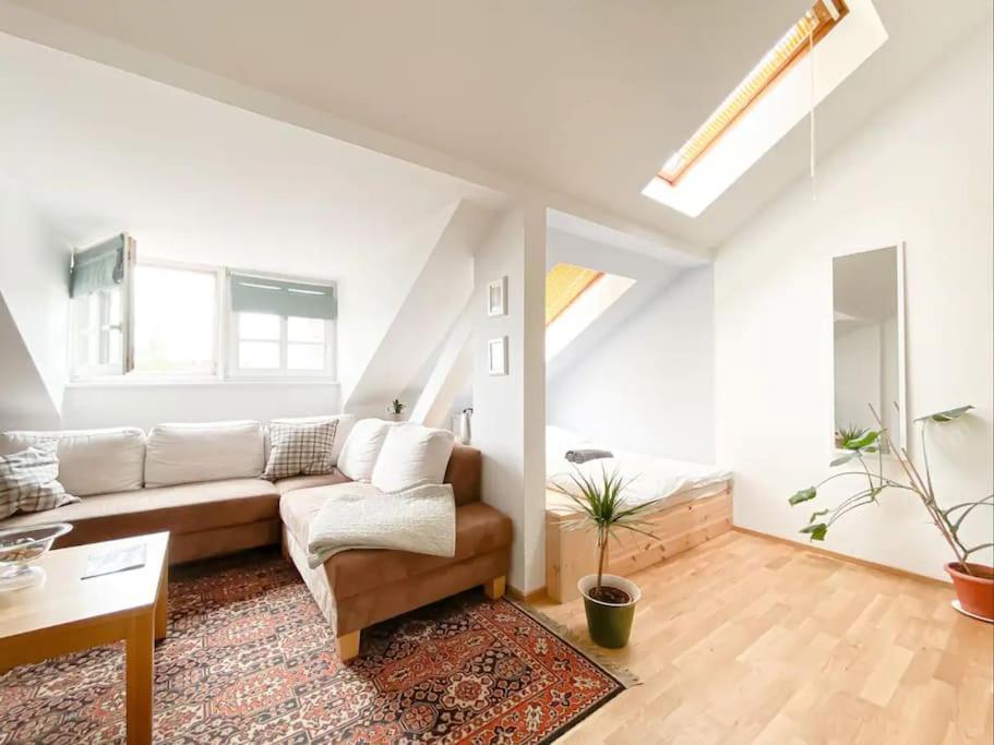Schoene Ferienwohnung Mit Blick Ueber Stadtwald Leipzig Bagian luar foto